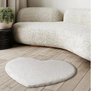 Mon Chateau Faux Fur Heart Shaped Rug - white